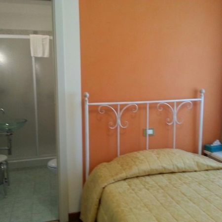 Hotel Ristorante Ruatta San Maurizio Стая снимка