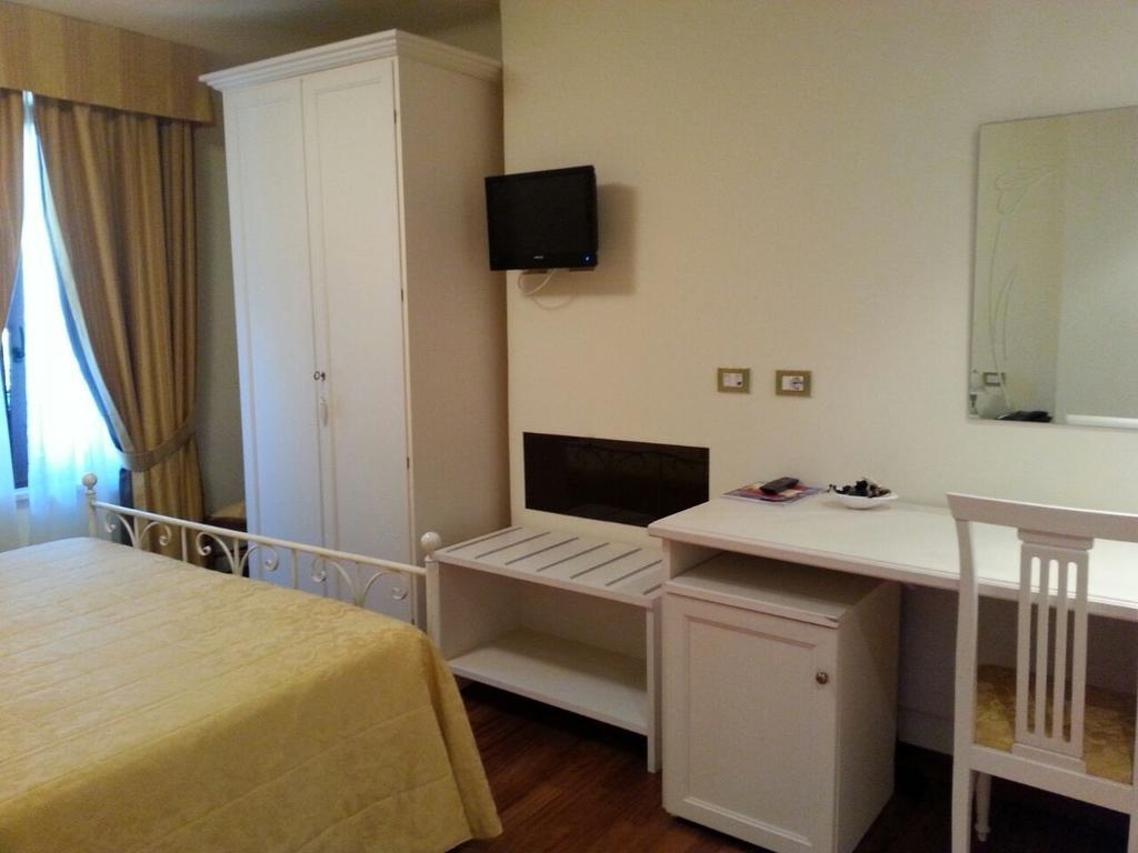 Hotel Ristorante Ruatta San Maurizio Стая снимка
