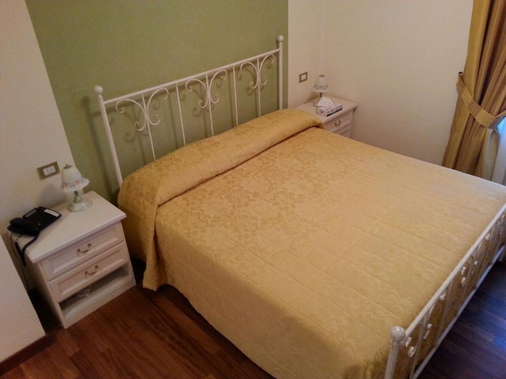 Hotel Ristorante Ruatta San Maurizio Стая снимка